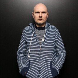 If you had been at Fantasyland this afternoon, you could have hung out with BILLY CORGAN…and talked records and baseball!